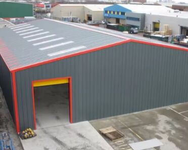 สาธารณูปโภคทั่วโลก โครงสร้างเหล็กประกอบก่อน โกดัง โรงงานอุตสาหกรรม กรอบขนาดที่ปรับแต่งได้ ทนต่อสภาพอากาศ ท้านทานการกัดกร่อน ศูนย์โลจิสติกส์ โรงงานผลิต การจัดเก็บสินค้า